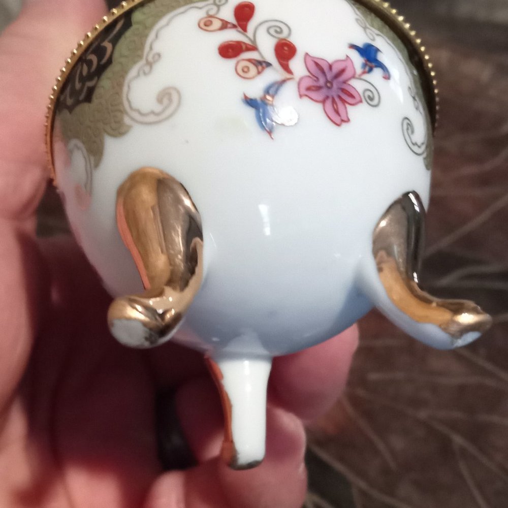 Egg Jewelry Holder Hand Painted 3 Footed Egg View 5